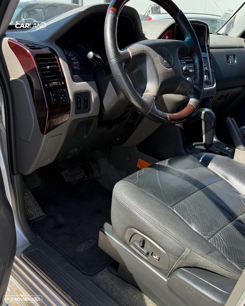 Mitsubishi Pajero - 11