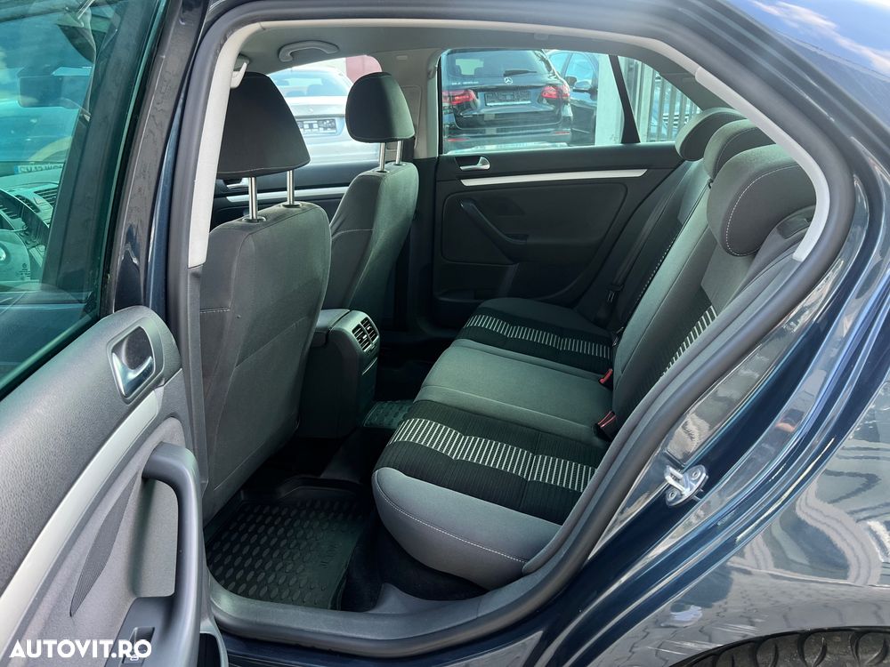 Volkswagen Jetta 1.9 TDI DPF United - 12