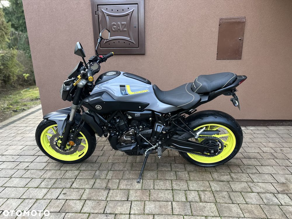 Yamaha MT - 8
