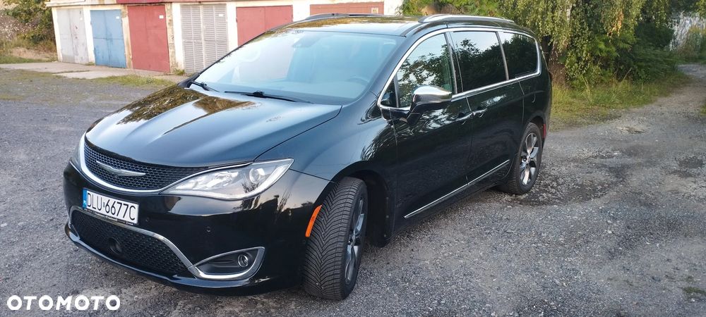 Chrysler Pacifica - 1