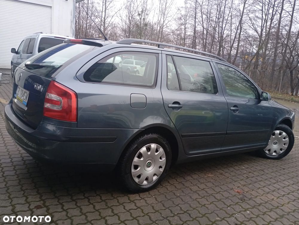 Skoda Octavia 1.6 Combi Ambiente - 16