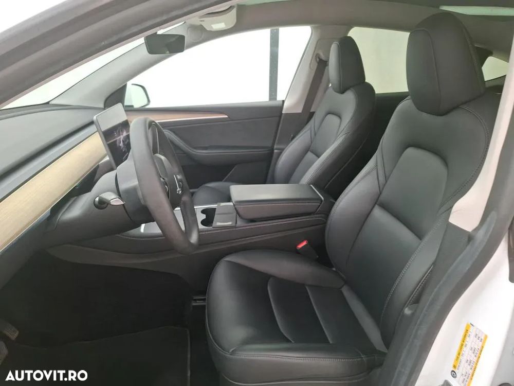 Tesla Model Y Long Range Dual Motor AWD - 6