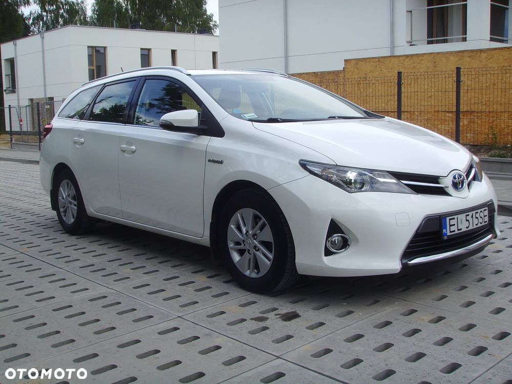 Toyota Auris ver-1-8-hsd-luna - 5
