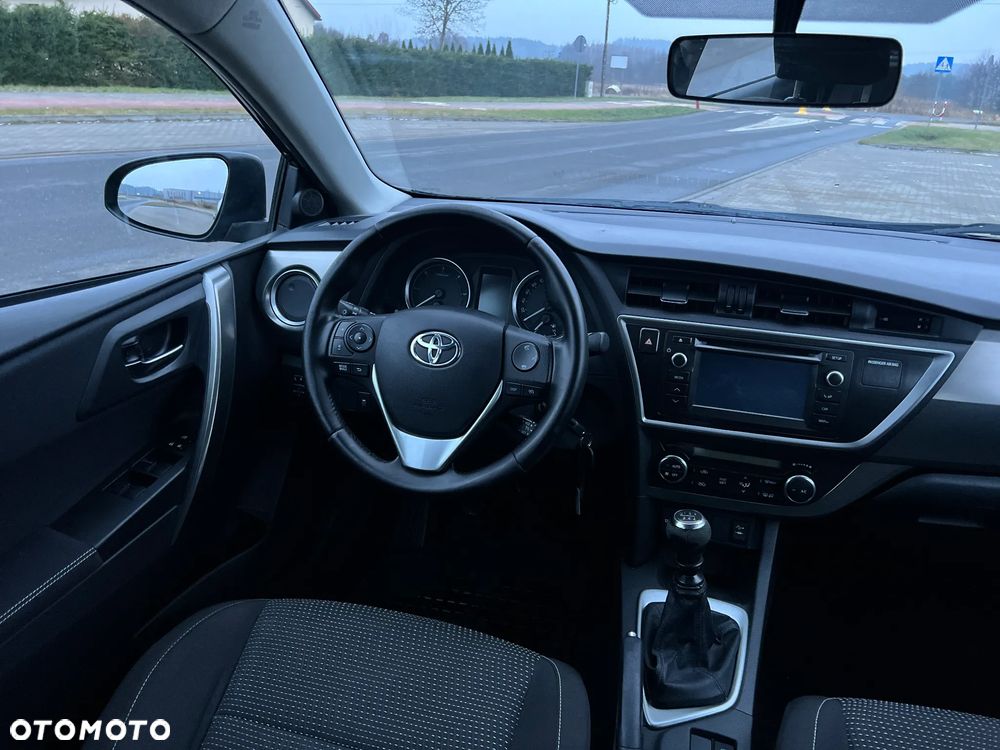 Toyota Auris 2.0 D-4D Dynamic - 13