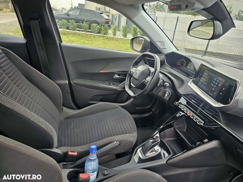 Peugeot 2008 1.2 L PureTech STT EAT8 Allure - 9