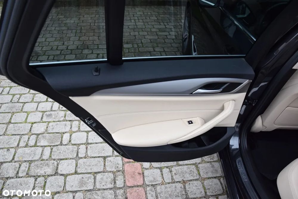 BMW Seria 5 520d M Sport sport - 23