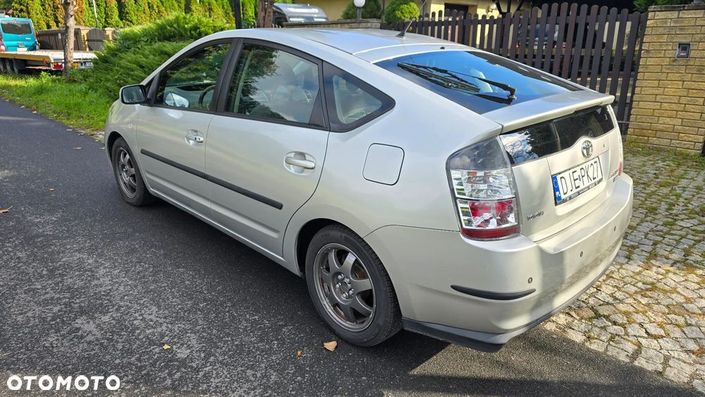 Toyota Prius ver--hybrid-executive - 5
