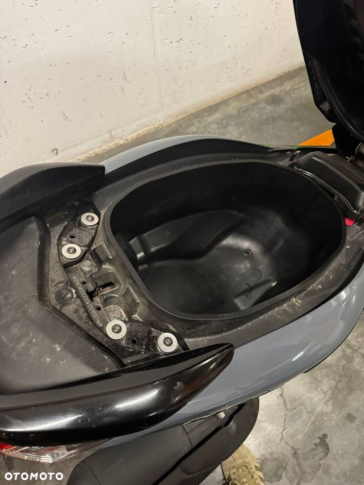 Yamaha NMAX - 16