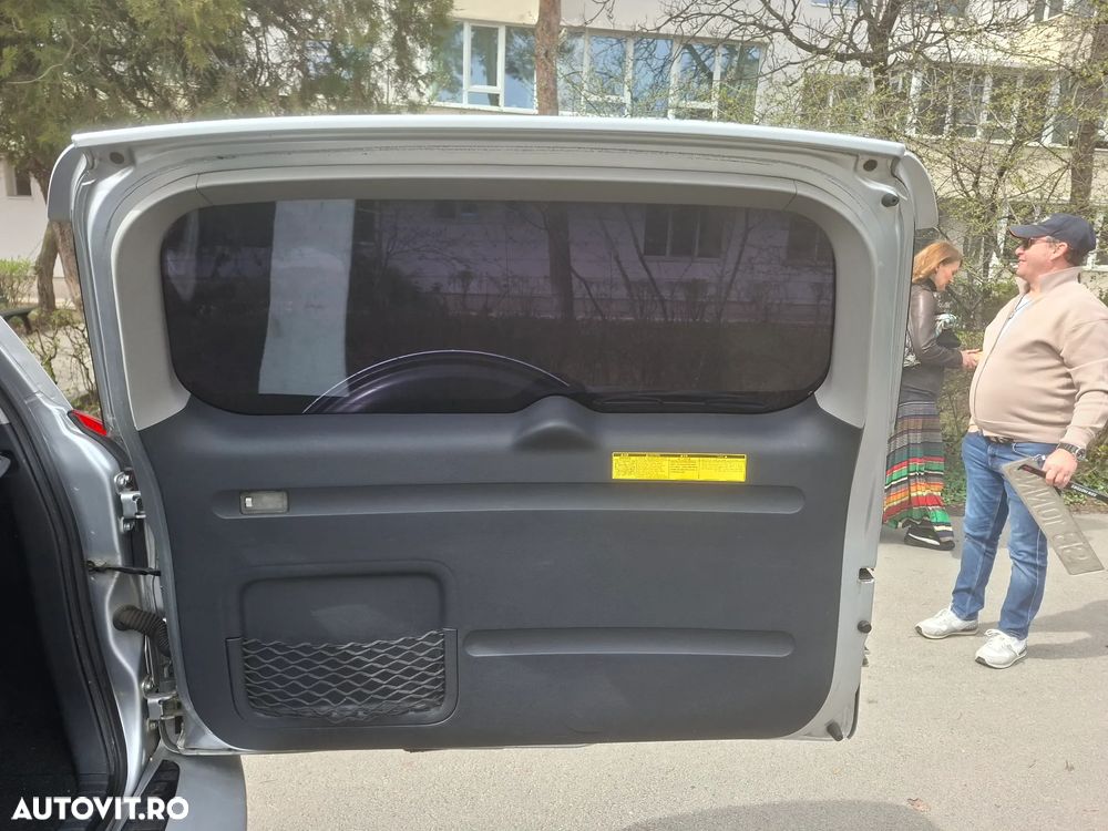 Toyota RAV4 2.2 D-4D Luxury City - 3