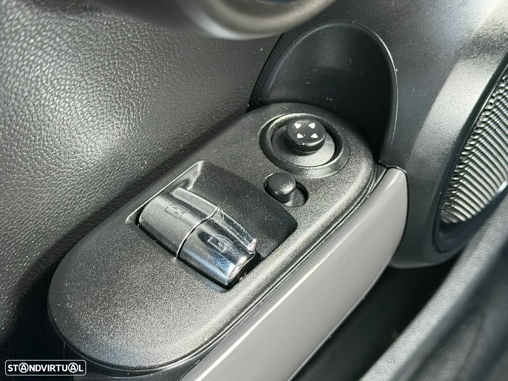 MINI 3 Portas One D Blackyard - 15