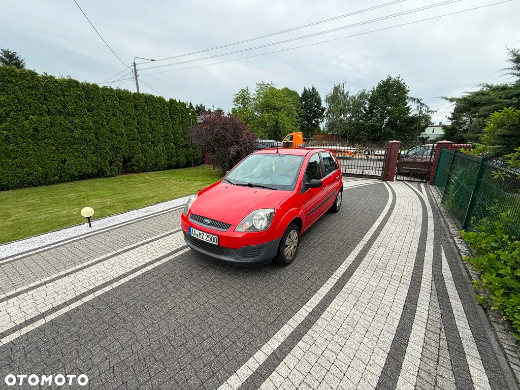 Ford Fiesta 1.3 Ambiente - 2