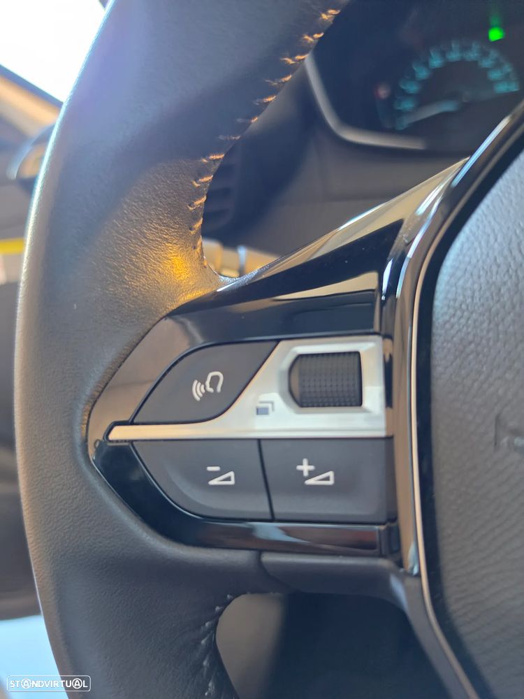 Peugeot e-208 Allure - 16