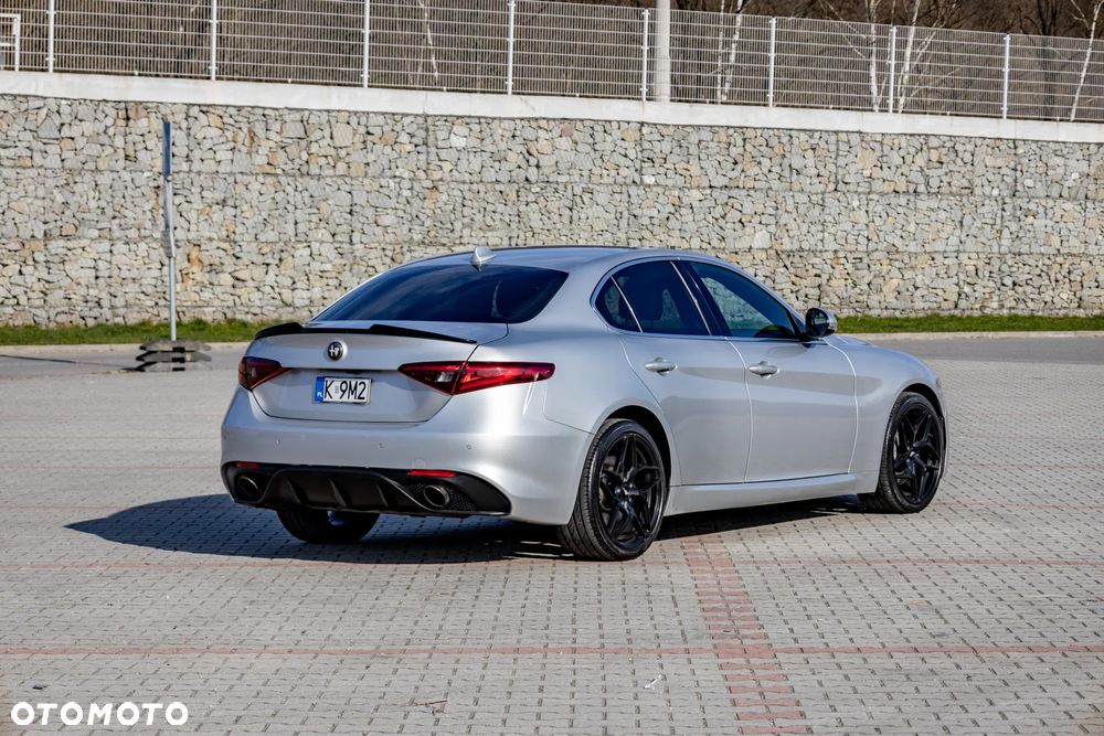 Alfa Romeo Giulia 2.0 Turbo 16V AT8-Q4 Ti - 7