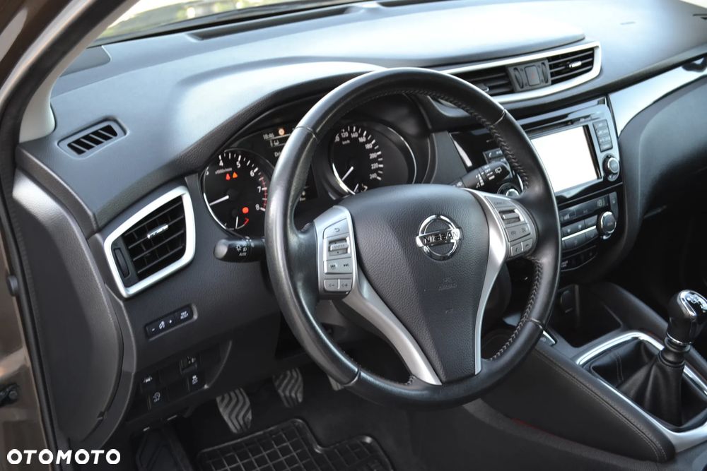 Nissan Qashqai 1.2 DIG-T Tekna EU6 - 18