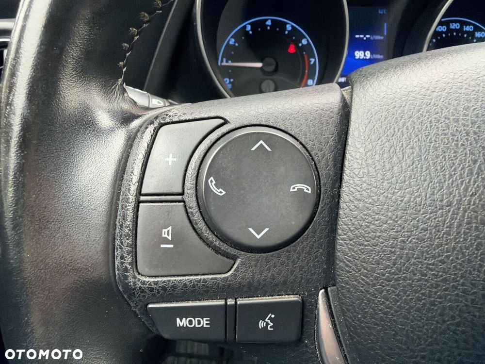 Toyota Auris 1.6 Premium Comfort - 24