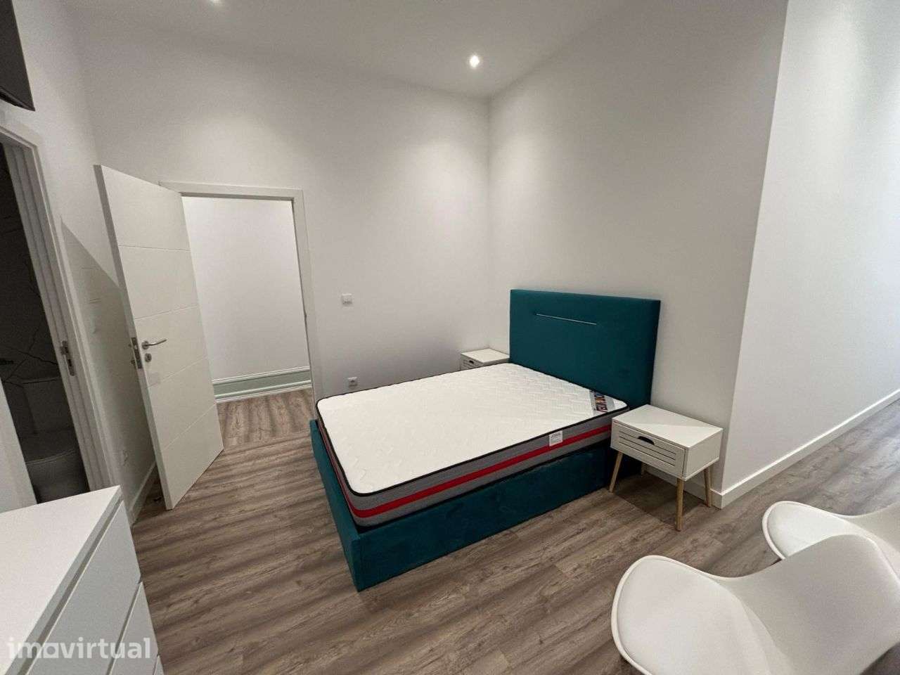 Suites topo de gama , a estrear, na Rua da Sofia - Grande imagem: 5/9