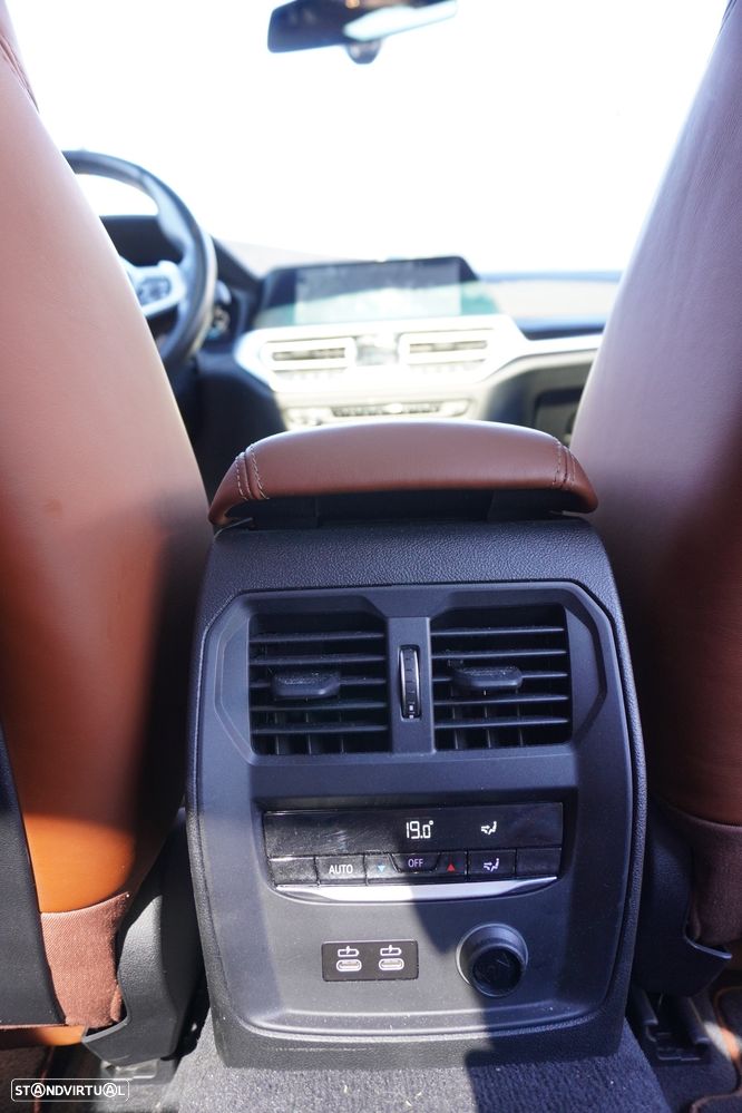 BMW 330 e Aut. Luxury Line - 37