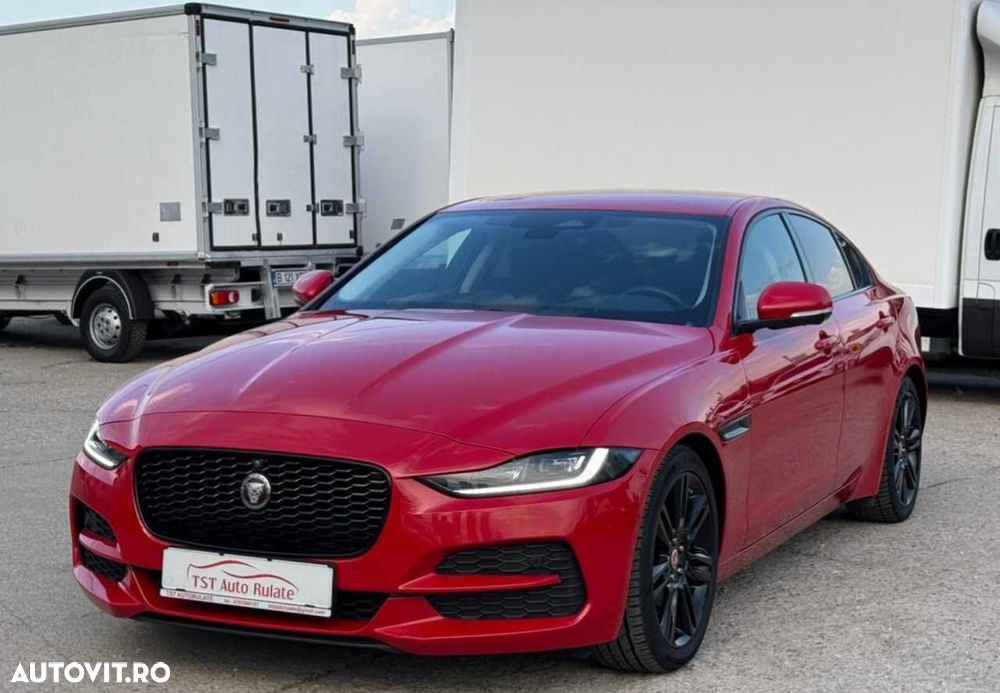 Jaguar XE D200 RWD MHEV R-Dynamic S - 3