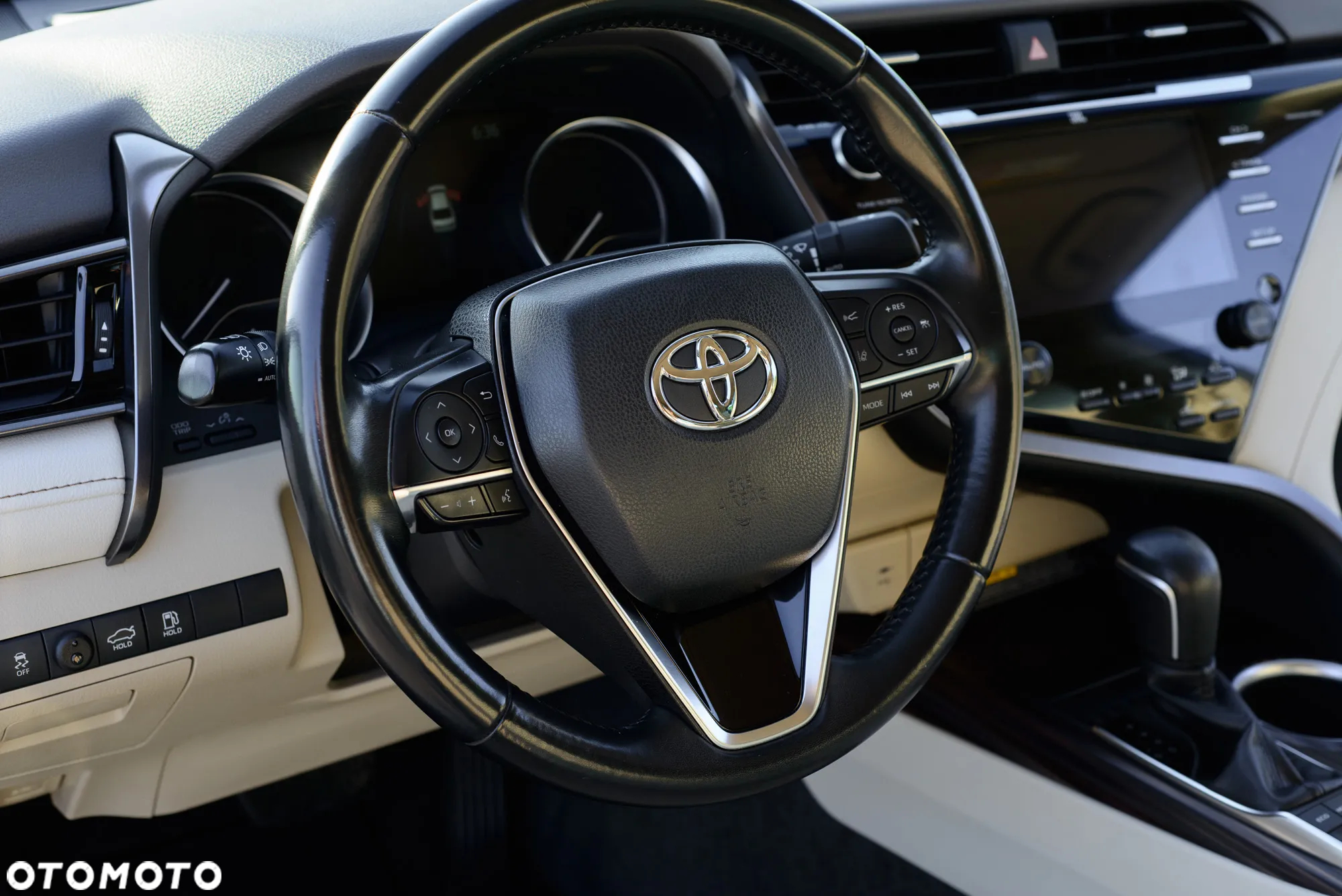 Toyota Camry 2.5 Hybrid Executive CVT - 22