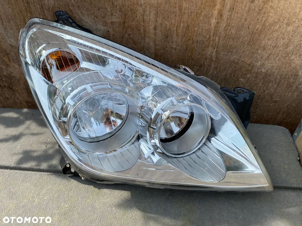 lampa opel astra h III lift prawa eu cała - 1