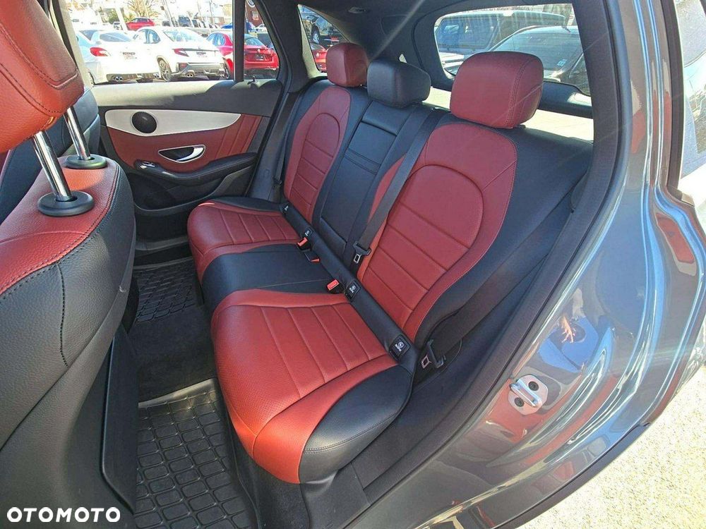 Mercedes-Benz GLC 300 4Matic 9G-TRONIC AMG Line - 10