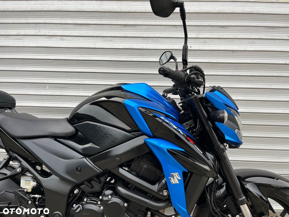 Suzuki GSX - 23