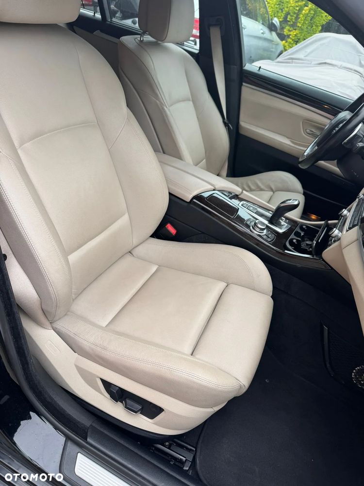 BMW Seria 5 550i xDrive Sport-Aut - 12
