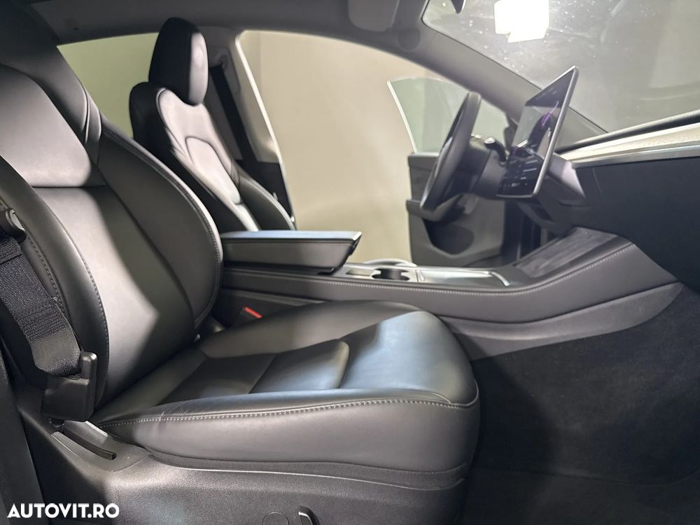 Tesla Model Y RWD - 12