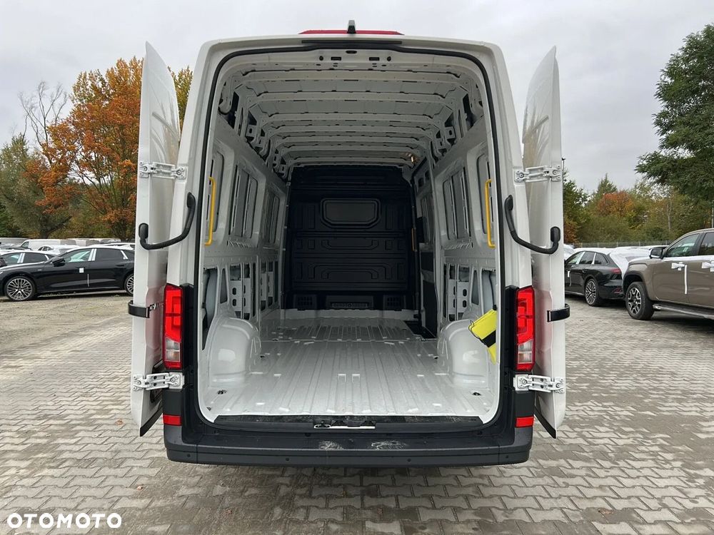 Volkswagen Crafter Furgon 4490 - 12