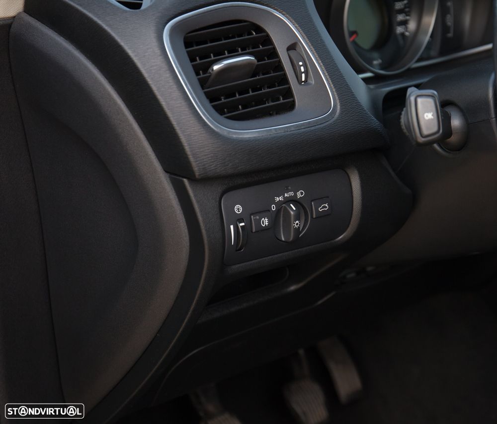 Volvo V40 2.0 D3 Momentum - 15