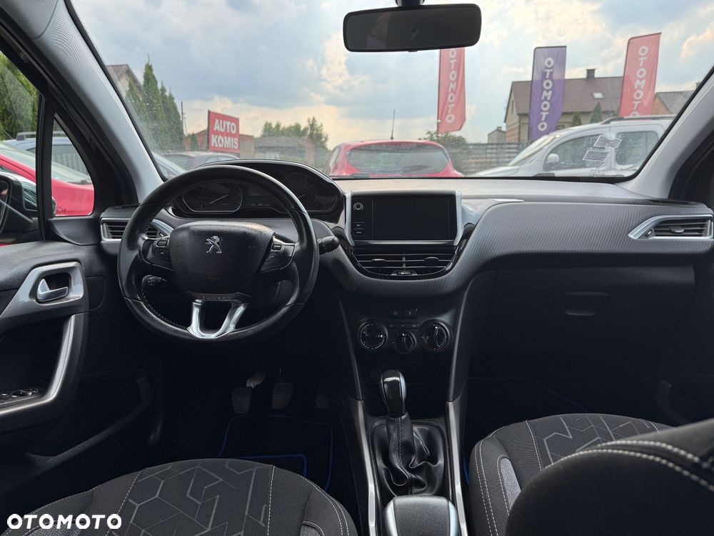 Peugeot 2008 1.2 Pure Tech Style S&S - 9