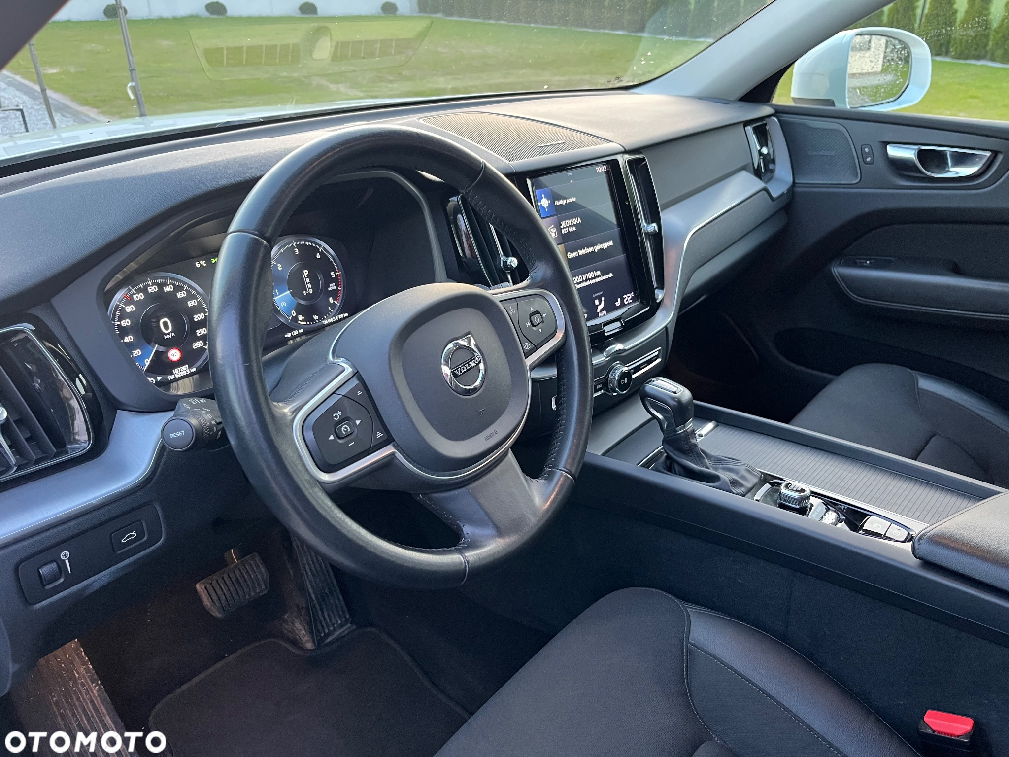 Volvo XC 60 D4 Momentum Pro - 10