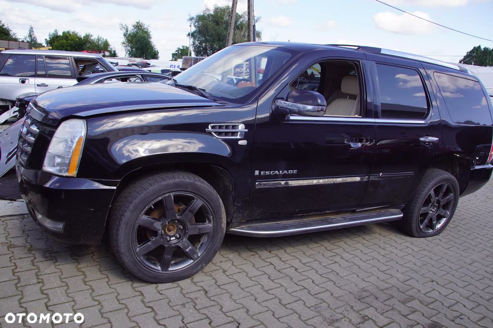 Cadillac Escalade 6.2 v8 Rok 2008 auto w całości na części tel. 692106889 silnik, maska, drzwi, lampa, skrzynia, lusterko, klapa, kierownica, lusterko, szyba - 9