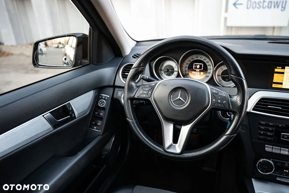 Mercedes-Benz Klasa C 220 CDI BlueEff 4-Matic Avantgarde - 23