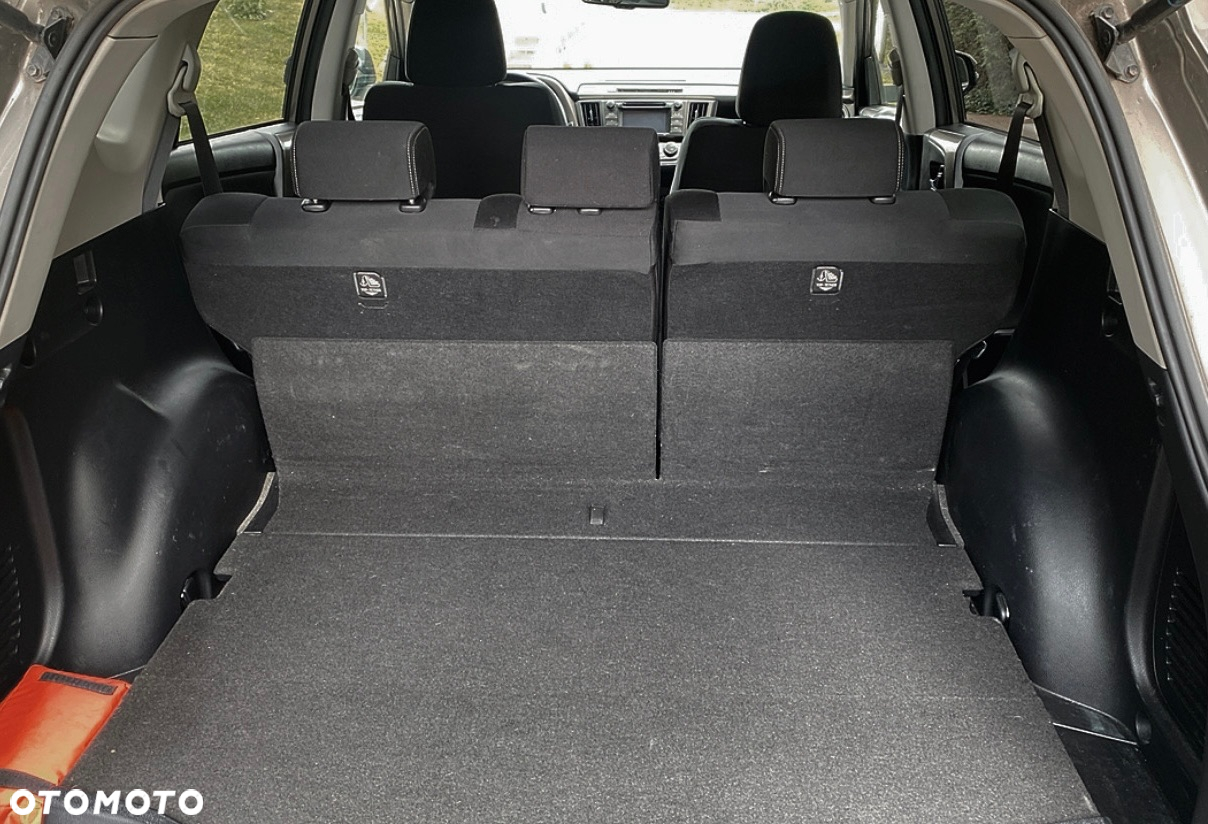Toyota RAV4 2.2 D-4D 4x4 Automatik Comfort - 4