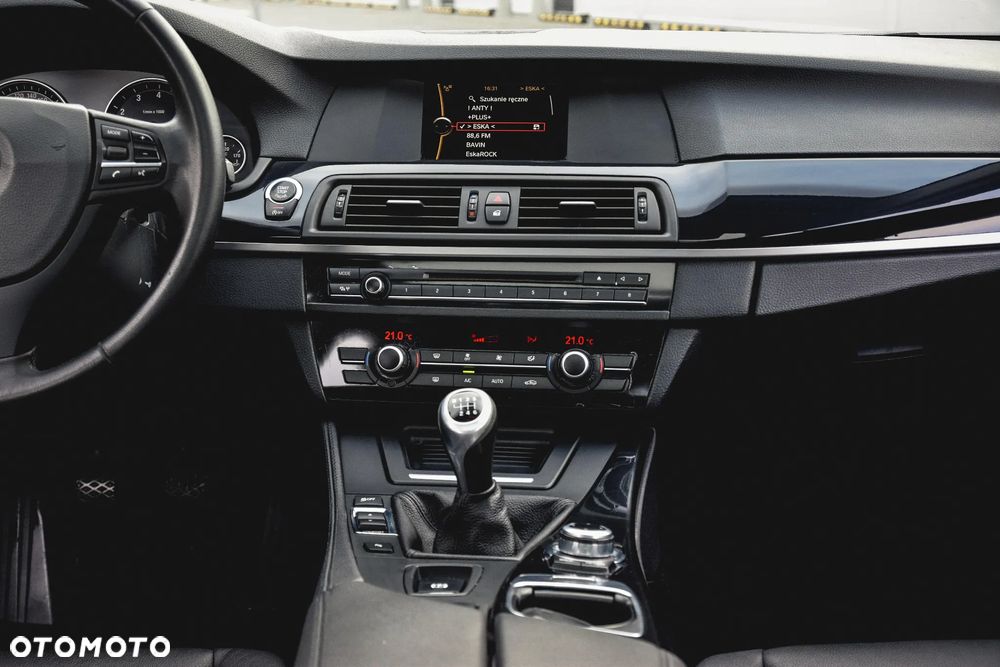 BMW Seria 5 520i - 33
