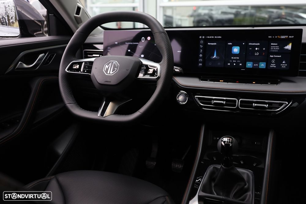 MG HS 1.5 T Luxury AT - 19