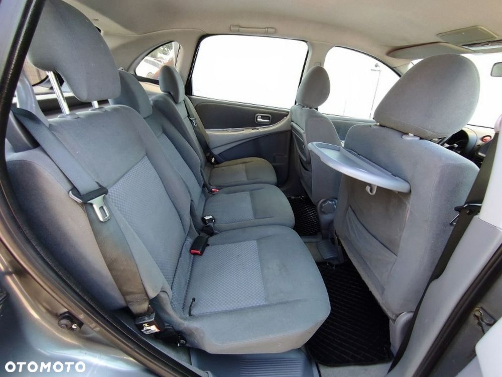 Nissan Almera Tino - 15