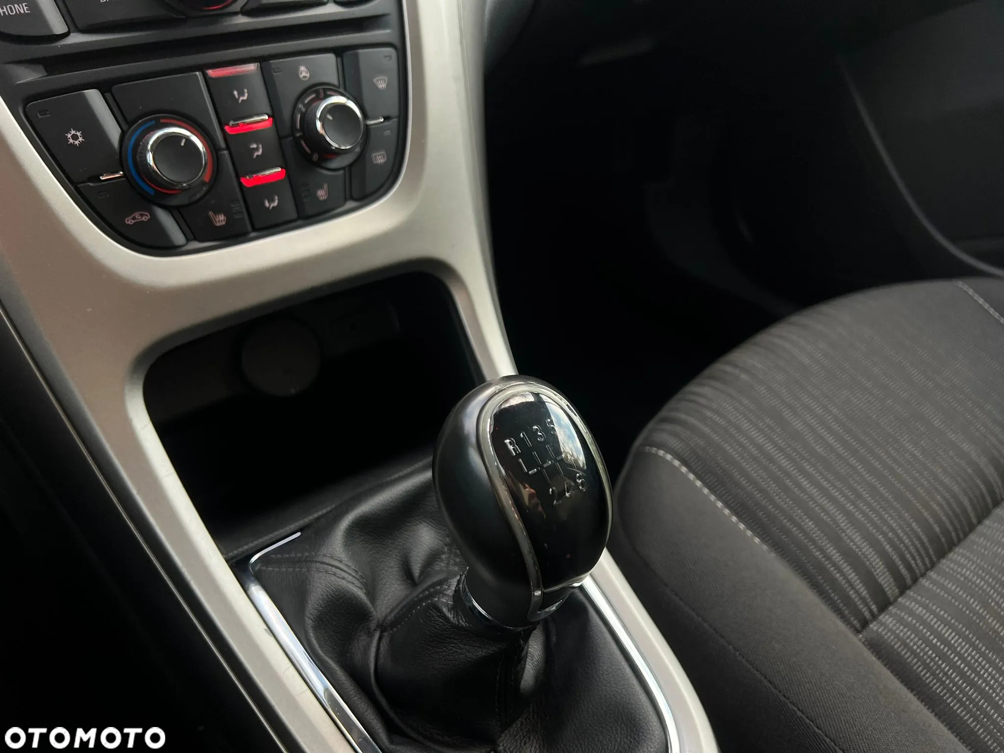 Opel Astra 1.4 Turbo Cosmo - 34