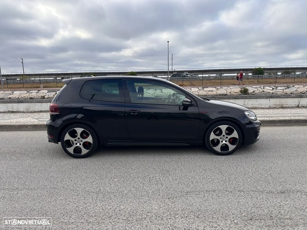 VW Golf 2.0 GTI - 40