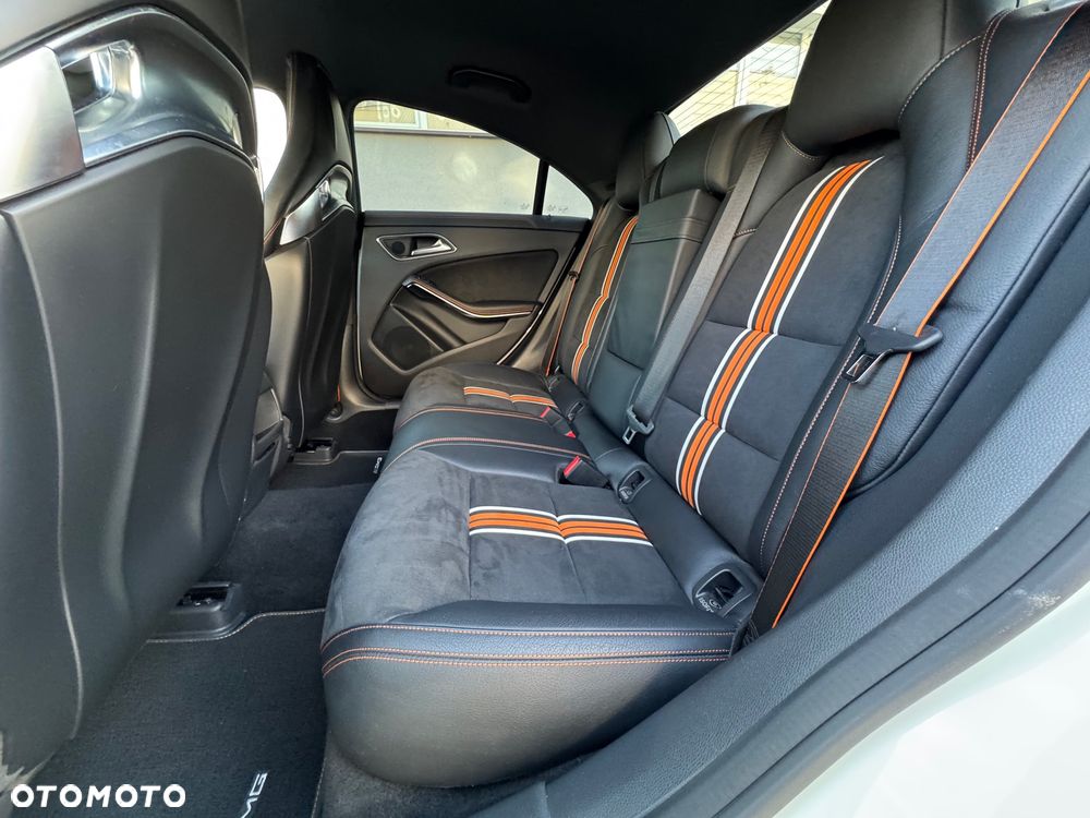Mercedes-Benz CLA AMG 45 4Matic 7G-DCT Orange Art Edition - 28