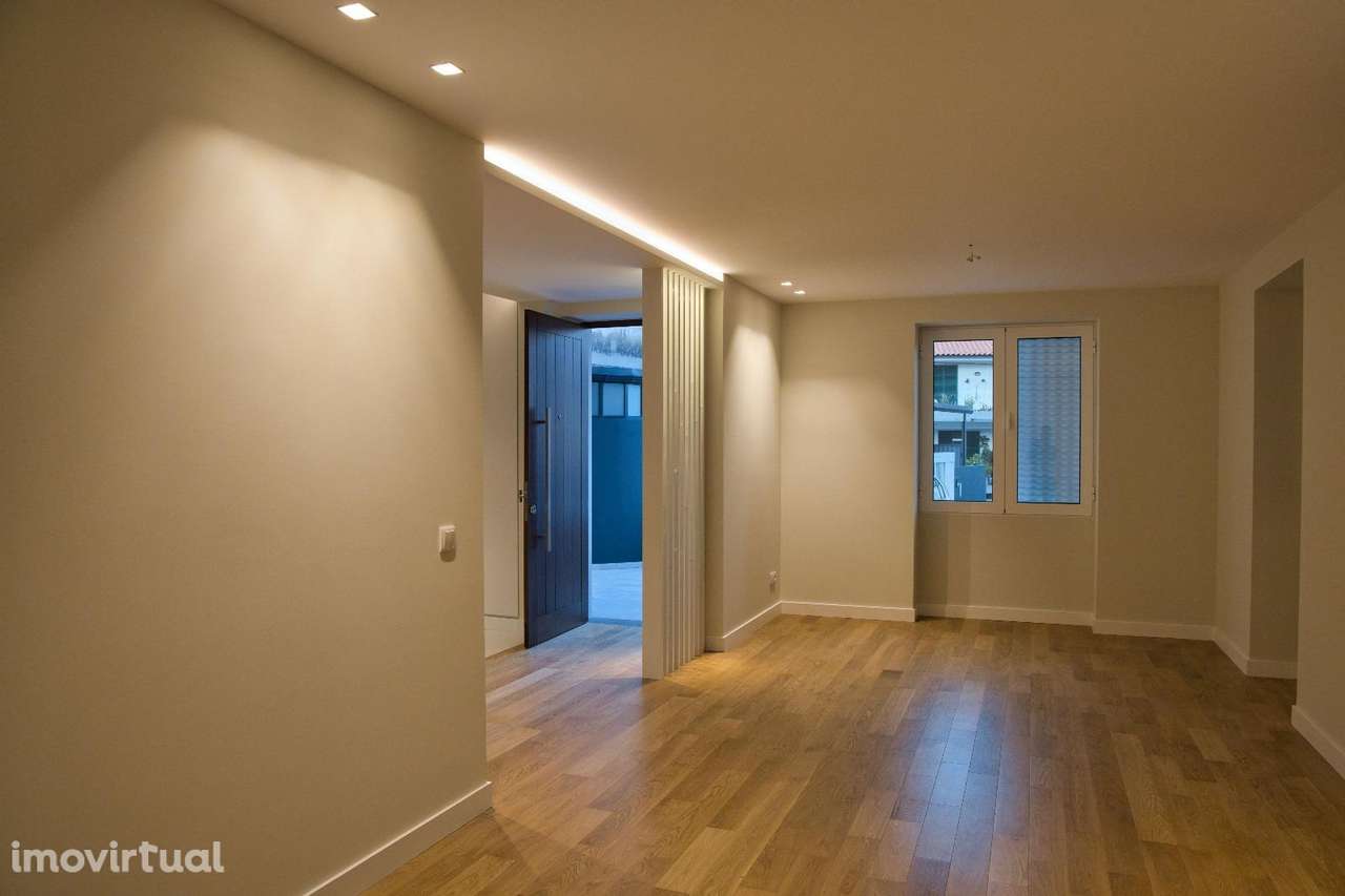 Moradia T3 Moderna com 3 Suítes no Centro do Funchal – Zona do Til - Grande imagem: 4/46