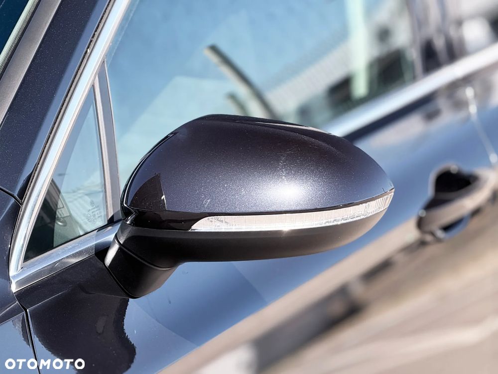 Volkswagen Passat Variant 2.0 TDI EVO Elegance DSG - 16