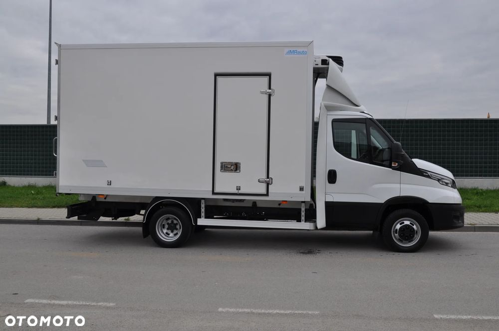 Iveco DAILY 156 KM AUTOMAT CHŁODNIA IZOTERMA KRAJOWE BEZWYPADKOWE - 17