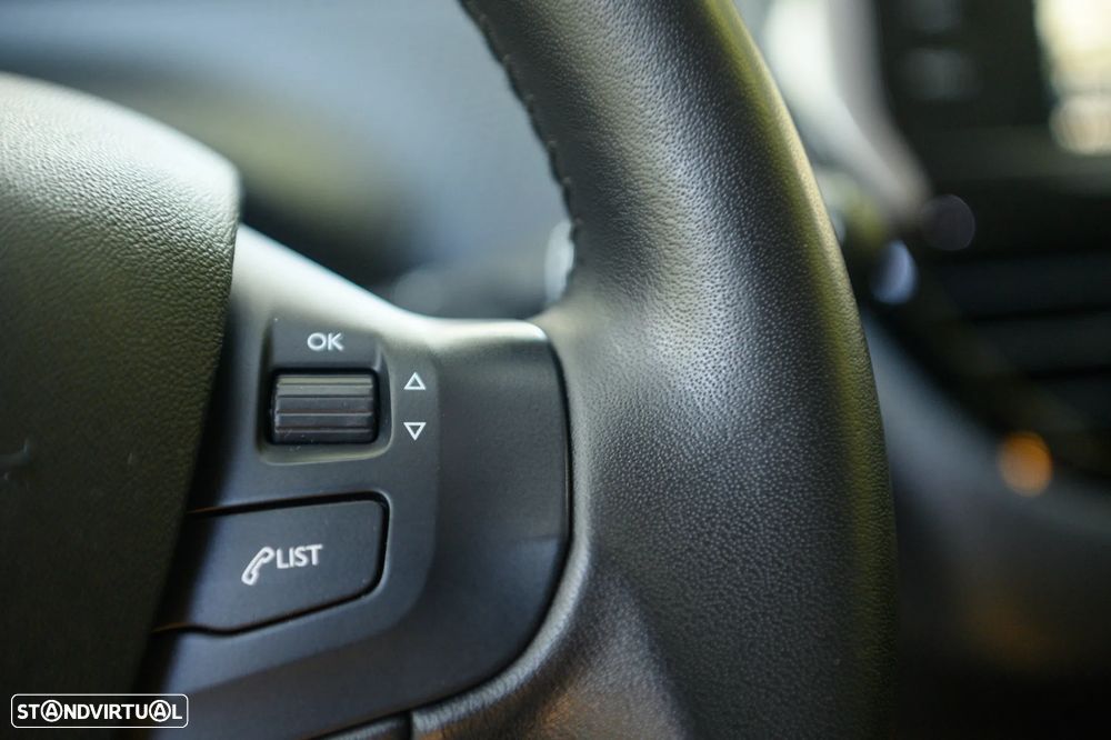 Peugeot 208 1.2 PureTech Signature - 32