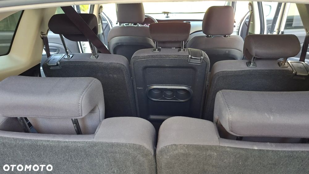 Kia Carens 1.7 CRDi XL 7os - 27