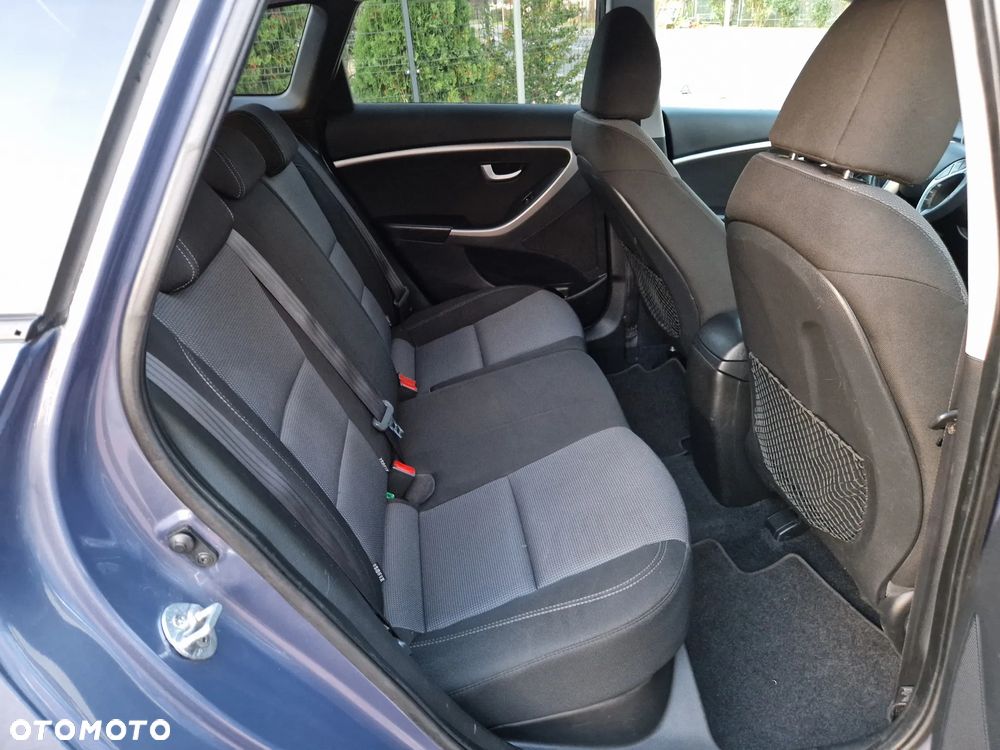 Hyundai i30 blue Kombi 1.6 GDi YES Gold - 16