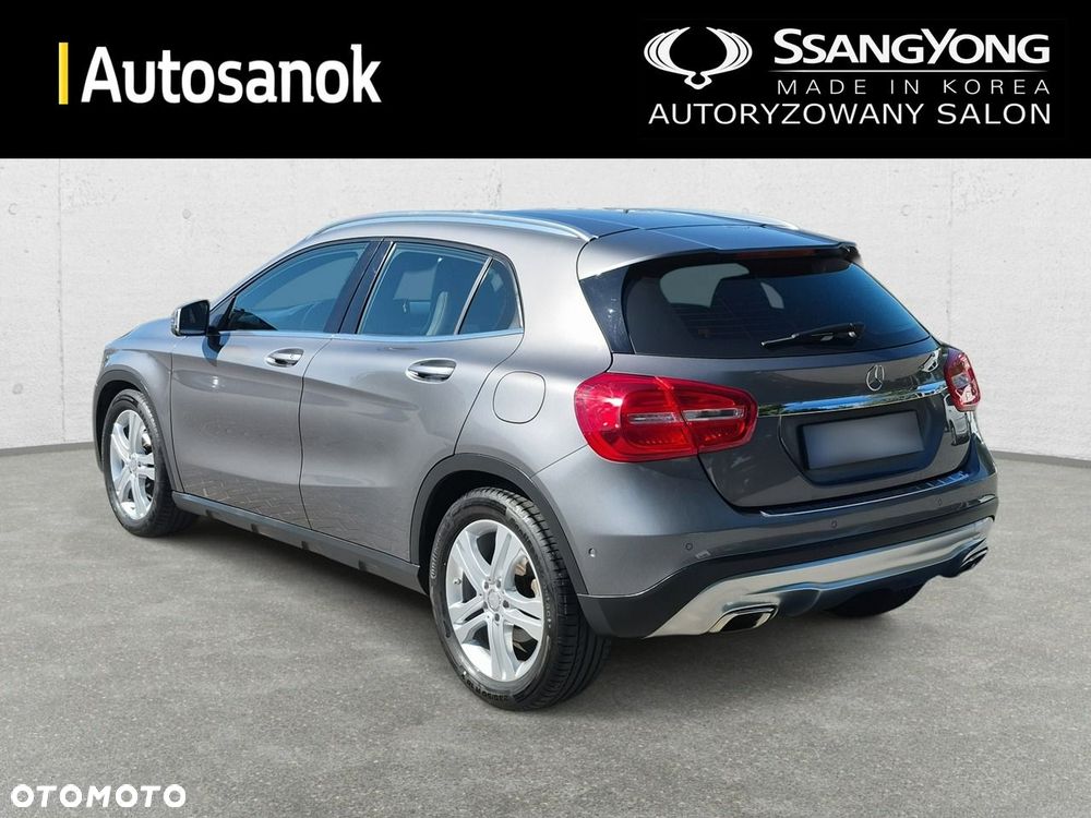Mercedes-Benz GLA 180 7G-DCT - 3