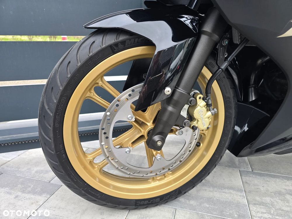 Yamaha YZF - 15