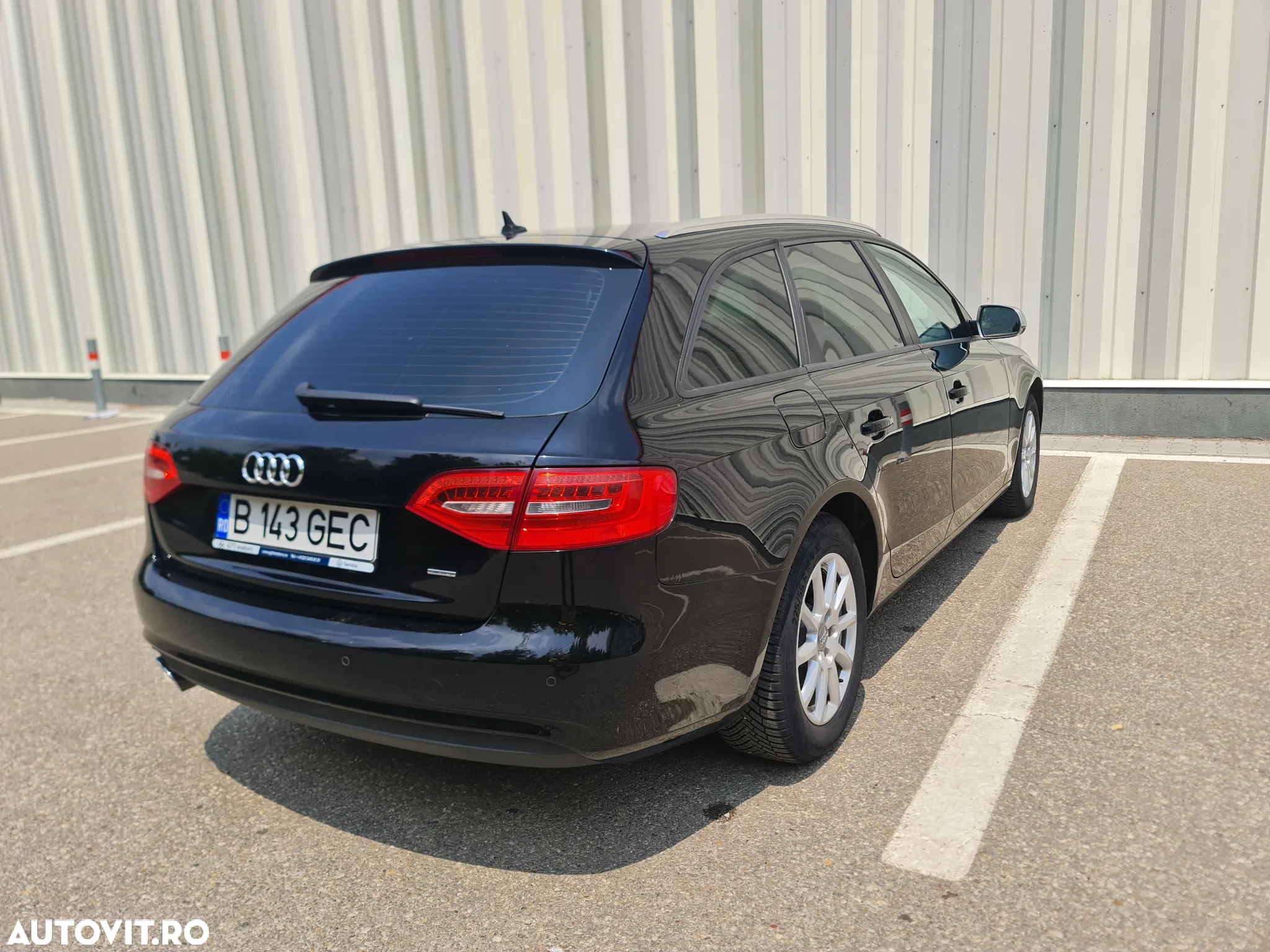 Audi A4 Avant 2.0 40 TDI quattro S tronic Advanced - 6